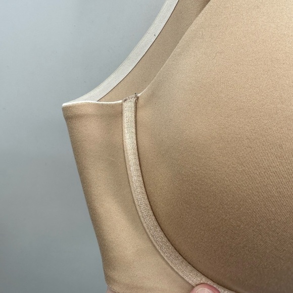 BARELY THERE tan underwire woman’s bra. 40C - Picture 4 of 10